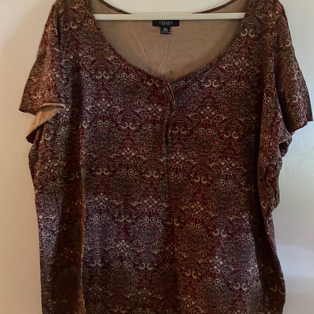 Short sleeve maroon patterned 3x Chaps blouse.
